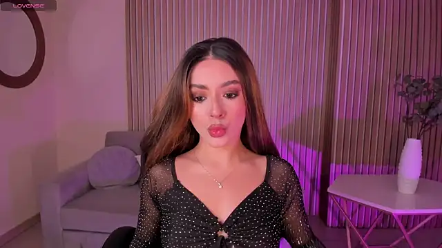Snapshot of IsabellaMoreau chatting on July 7, 2026, 8:12 pm IsabellaMoreau online show from July 7, 2026, 8:12 pm