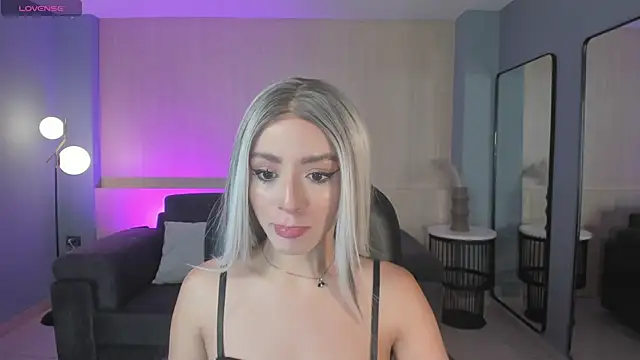 Snapshot of IsabellaMoreau chatting on May 7, 2026, 7:50 pm IsabellaMoreau online show from May 7, 2026, 7:50 pm