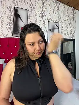 Snapshot of Larissa_Antonella chatting on June 26, 2026, 4:07 am Larissa Antonella online show from June 26, 2026, 4:07 am