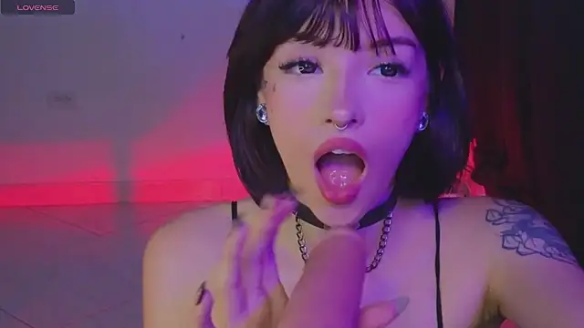 Moonlightt 21 online show from April 15, 2026, 9:48 pm