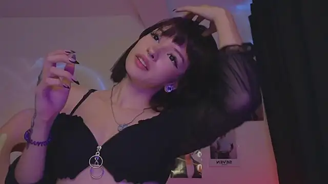 Moonlightt 21 online show from April 9, 2026, 10:27 pm