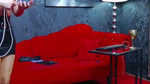 MistressWanda online show from April 2, 2026, 8:37 pm