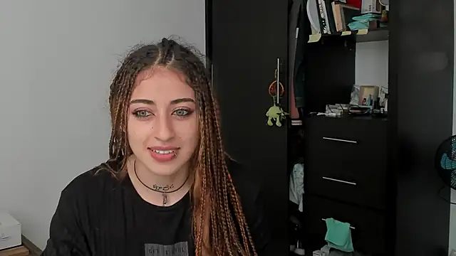 Snapshot of star_shooting8 chatting on September 8, 2025, 9:47 pm star shooting8 online show from September 8, 2025, 9:47 pm