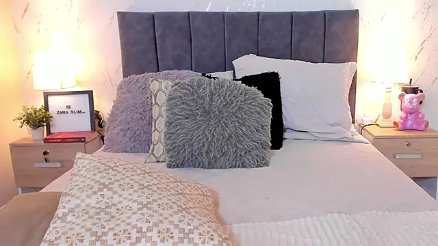 Snapshot of Zaraslim_ chatting on September 18, 2025, 2:14 am Zaraslim online show from September 18, 2025, 2:14 am