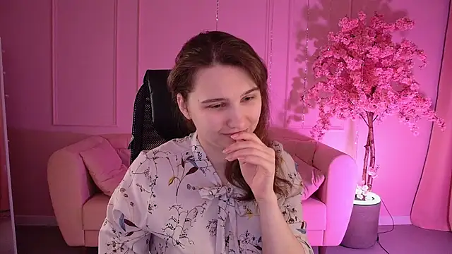 TessaMill online show from April 21, 2026, 5:25 am