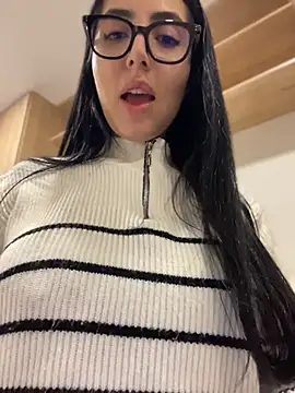 Snapshot of oh_nina chatting on July 9, 2026, 12:33 am oh nina online show from July 9, 2026, 12:33 am