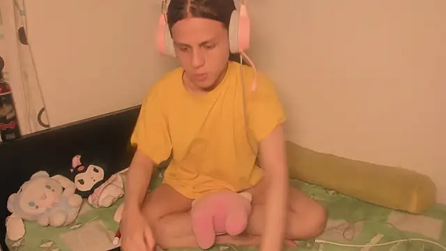 Snapshot of Petite-Goth chatting on December 3, 2025, 3:29 am Petite-Goth online show from December 3, 2025, 3:29 am