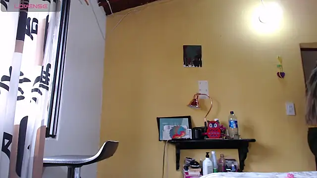 Emma Henderson online show from November 5, 2025, 12:41 pm