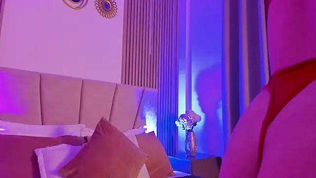 Victoria Beaumont online show from December 5, 2025, 11:53 am