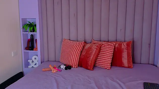 JenaCooper  online show from April 5, 2026, 11:50 am