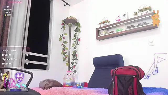 miaroberts69 online show from April 7, 2026, 12:01 am