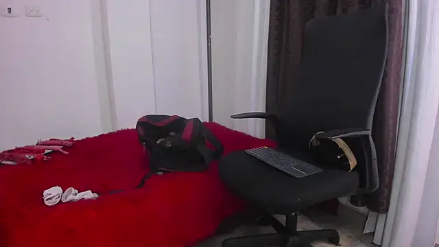 miaroberts69 online show from May 9, 2026, 12:03 am