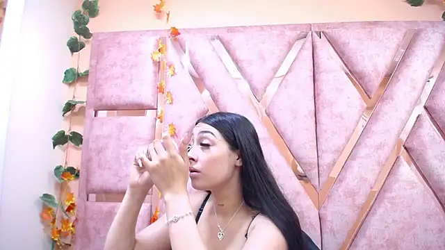 Snapshot of Issabela_Mackey_ chatting on November 16, 2025, 4:39 am Issabela Mackey online show from November 16, 2025, 4:39 am