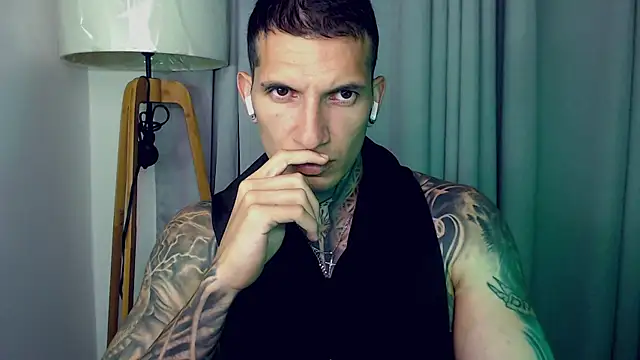 Snapshot of Shane_Clay chatting on November 25, 2025, 12:11 am Shane Clay online show from November 25, 2025, 12:11 am