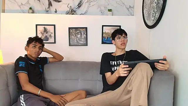 TWINKS FRIENDS online show from April 18, 2026, 1:35 pm