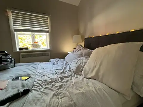 Snapshot of FrancescaXO chatting on October 22, 2025, 12:04 pm FrancescaXO online show from October 22, 2025, 12:04 pm