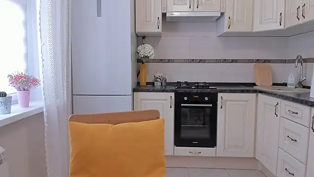 GoodGlamorGirl online show from April 14, 2026, 4:28 am