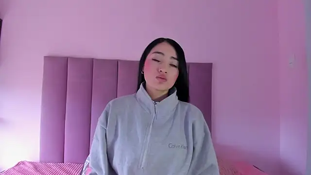 violet myerrs online show from September 12, 2025, 12:49 pm