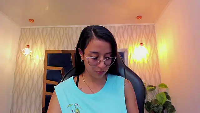 zoe martins  online show from February 11, 2026, 5:24 pm