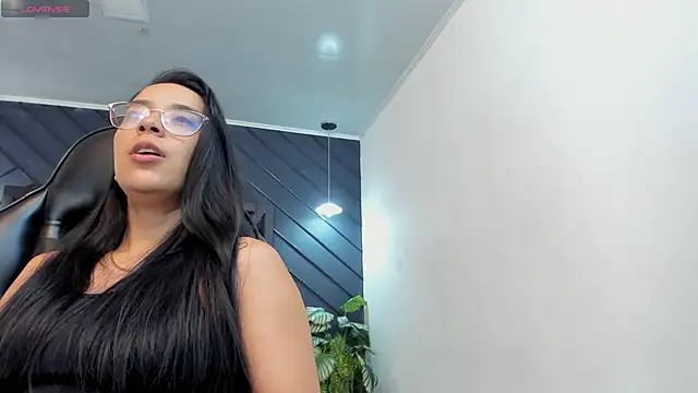 Snapshot of zoe_martins_ chatting on December 2, 2025, 5:25 pm zoe martins online show from December 2, 2025, 5:25 pm