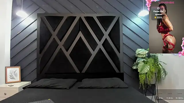 Snapshot of zoe_martins_ chatting on November 28, 2025, 5:24 pm zoe martins online show from November 28, 2025, 5:24 pm