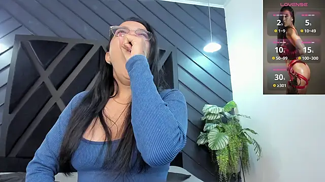 Snapshot of zoe_martins_ chatting on November 18, 2025, 5:27 pm zoe martins online show from November 18, 2025, 5:27 pm