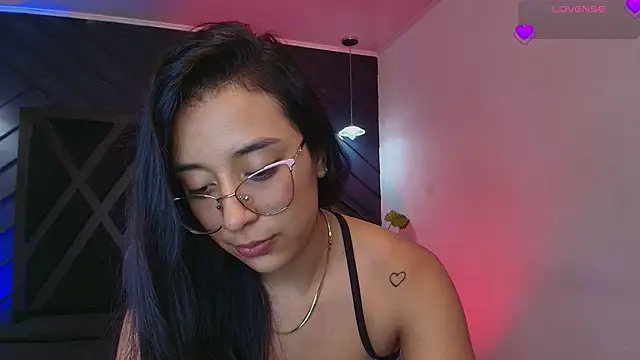 zoe martins  online show from March 20, 2026, 5:25 pm