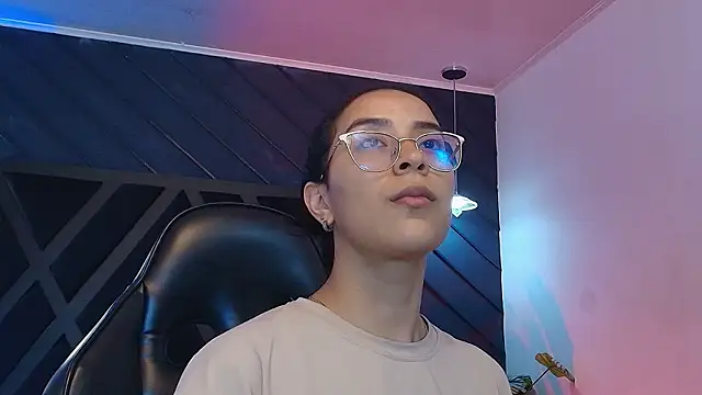 zoe martins  online show from March 7, 2026, 5:29 pm