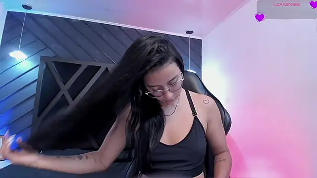 zoe martins  online show from February 19, 2026, 5:21 pm