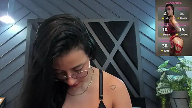 Snapshot of zoe_martins_ chatting on November 10, 2025, 5:29 pm zoe martins online show from November 10, 2025, 5:29 pm