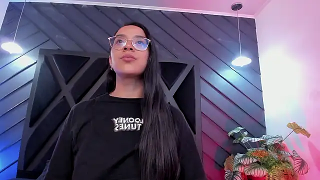 zoe martins  online show from February 17, 2026, 5:21 pm