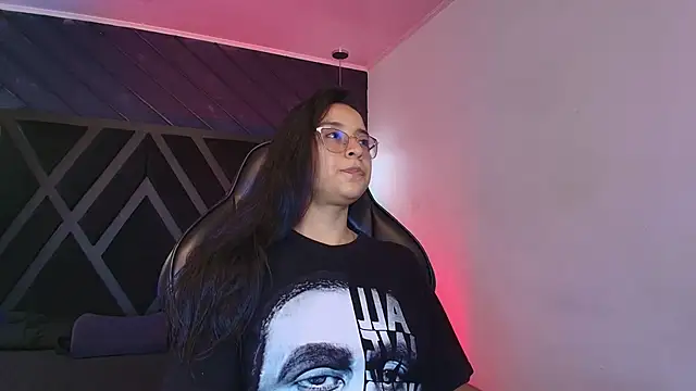 zoe martins  online show from April 11, 2026, 5:16 pm