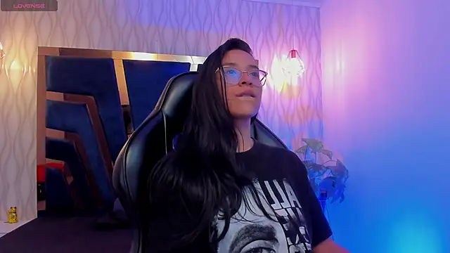 zoe martins  online show from February 9, 2026, 5:33 pm