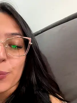 jujuarantes  2025 online show from October 31, 2025, 4:25 pm