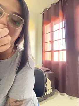 jujuarantes  2025 online show from November 11, 2025, 3:07 pm