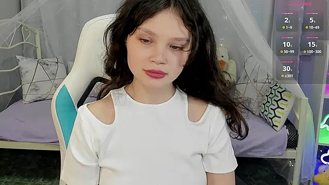 Snapshot of EmilyChaves chatting on February 10, 2026, 7:40 am EmilyChaves online show from February 10, 2026, 7:40 am