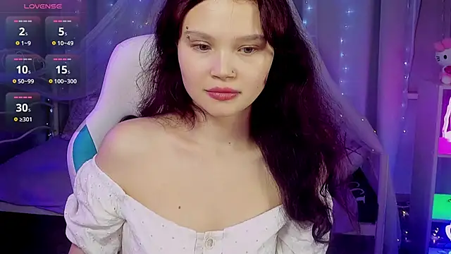 Snapshot of EmilyChaves chatting on May 5, 2026, 9:34 am EmilyChaves online show from May 5, 2026, 9:34 am