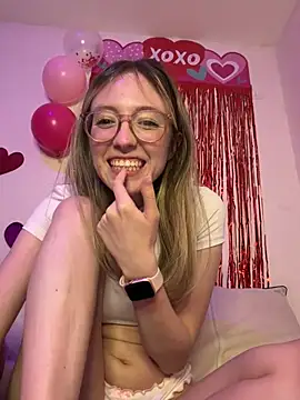 ReenKitty online show from February 19, 2026, 4:42 am