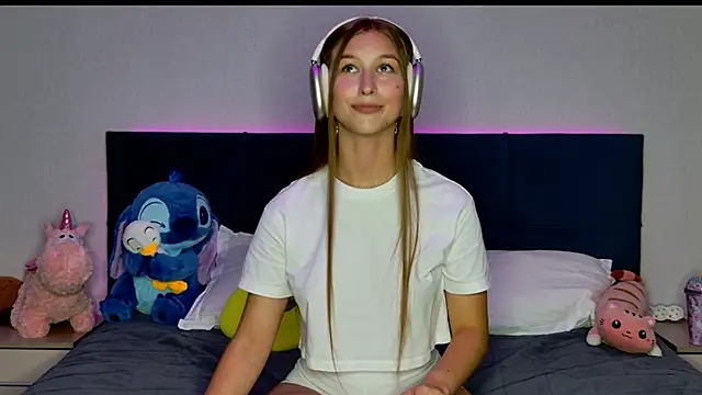 Snapshot of MissEmilyMiller chatting on September 29, 2025, 6:24 pm MissEmilyMiller online show from September 29, 2025, 6:24 pm