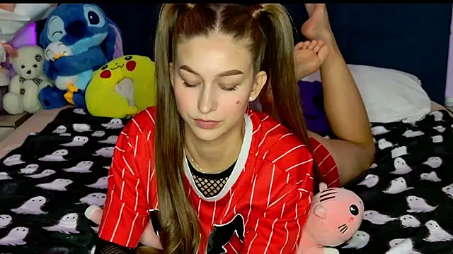 Snapshot of MissEmilyMiller chatting on October 28, 2025, 5:12 pm MissEmilyMiller online show from October 28, 2025, 5:12 pm