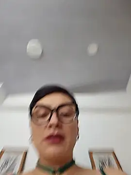 Daniela Leonn online show from November 8, 2025, 8:01 pm