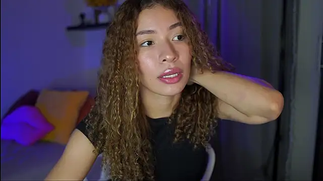 isabella-garcia- online show from October 28, 2025, 12:55 am