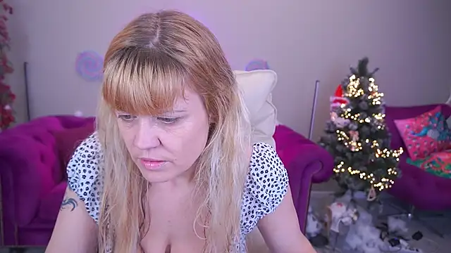 BellaLaPetit online show from January 8, 2026, 1:39 pm