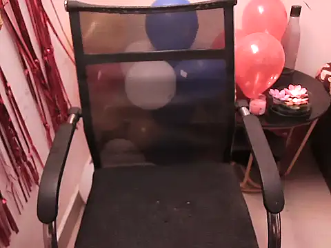 Snapshot of lovepihuu chatting on October 14, 2025, 4:57 am lovepihuu online show from October 14, 2025, 4:57 am