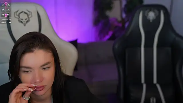 Snapshot of Goldie_Flame chatting on November 17, 2025, 7:51 pm Goldie Flame online show from November 17, 2025, 7:51 pm