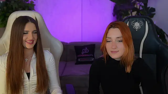 Snapshot of Goldie_Flame chatting on November 14, 2025, 8:23 pm Goldie Flame online show from November 14, 2025, 8:23 pm