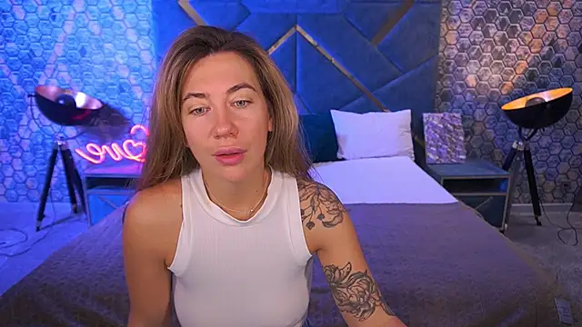 Snapshot of KateShanny chatting on November 6, 2025, 6:50 am KateShanny online show from November 6, 2025, 6:50 am