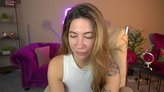 Snapshot of KateShanny chatting on December 4, 2025, 6:45 am KateShanny online show from December 4, 2025, 6:45 am