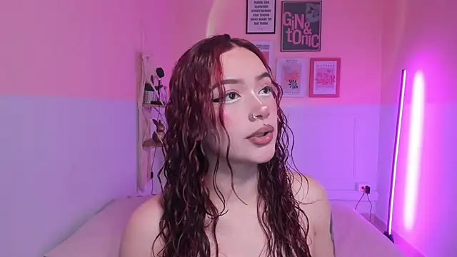 Camila Rivers online show from October 14, 2025, 12:17 pm