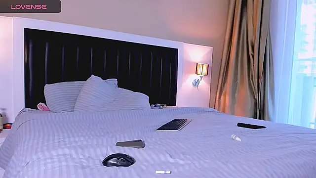 marrenaa online show from November 11, 2025, 6:08 am